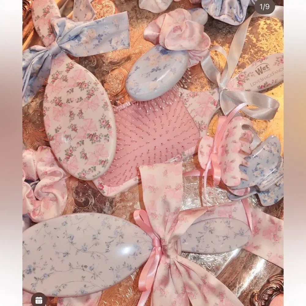 Love Shack Fancy  Paddle Mini Detangler Hair Brush - Everblooming Rosettes